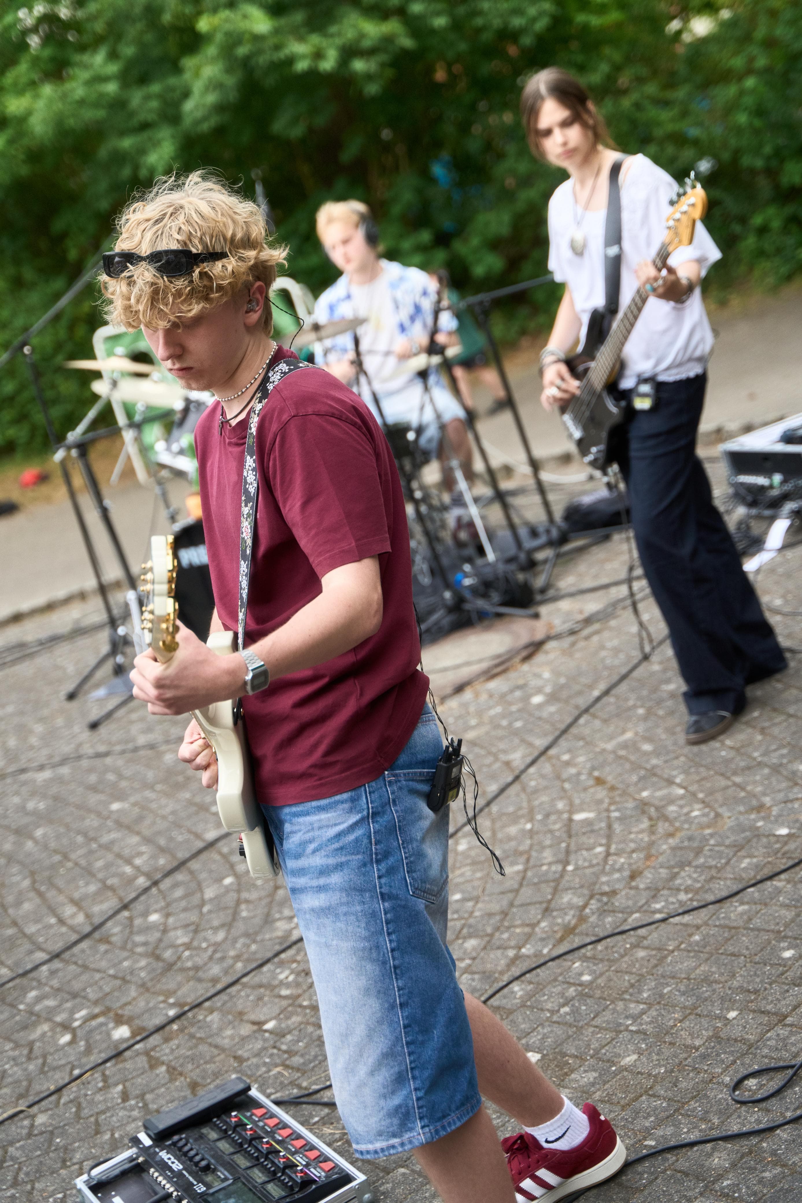 Leon, Lead Gitarrist